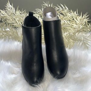 Sonoma Womens Chukka Ankle Boots Ortholite Size 7.5S Shoes Faux Leather Black.